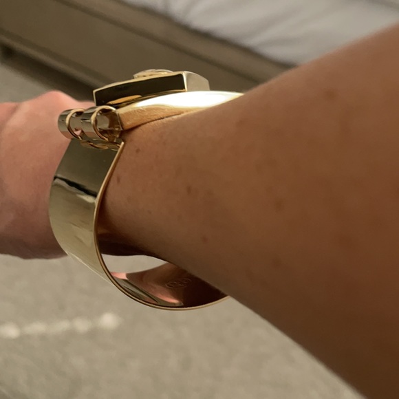 Tory Burch Tortoise shell and gold emblem cuff - Picture 15 of 16